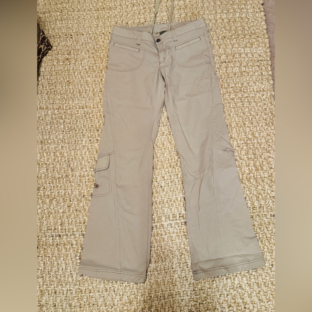 Athleta Dipper Cargo Hiking Pants, Size 6, Beige